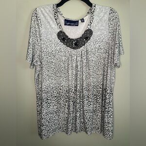 Susan Graver Beaded neck Leopard print Ombré short sleeve Blouse size XL